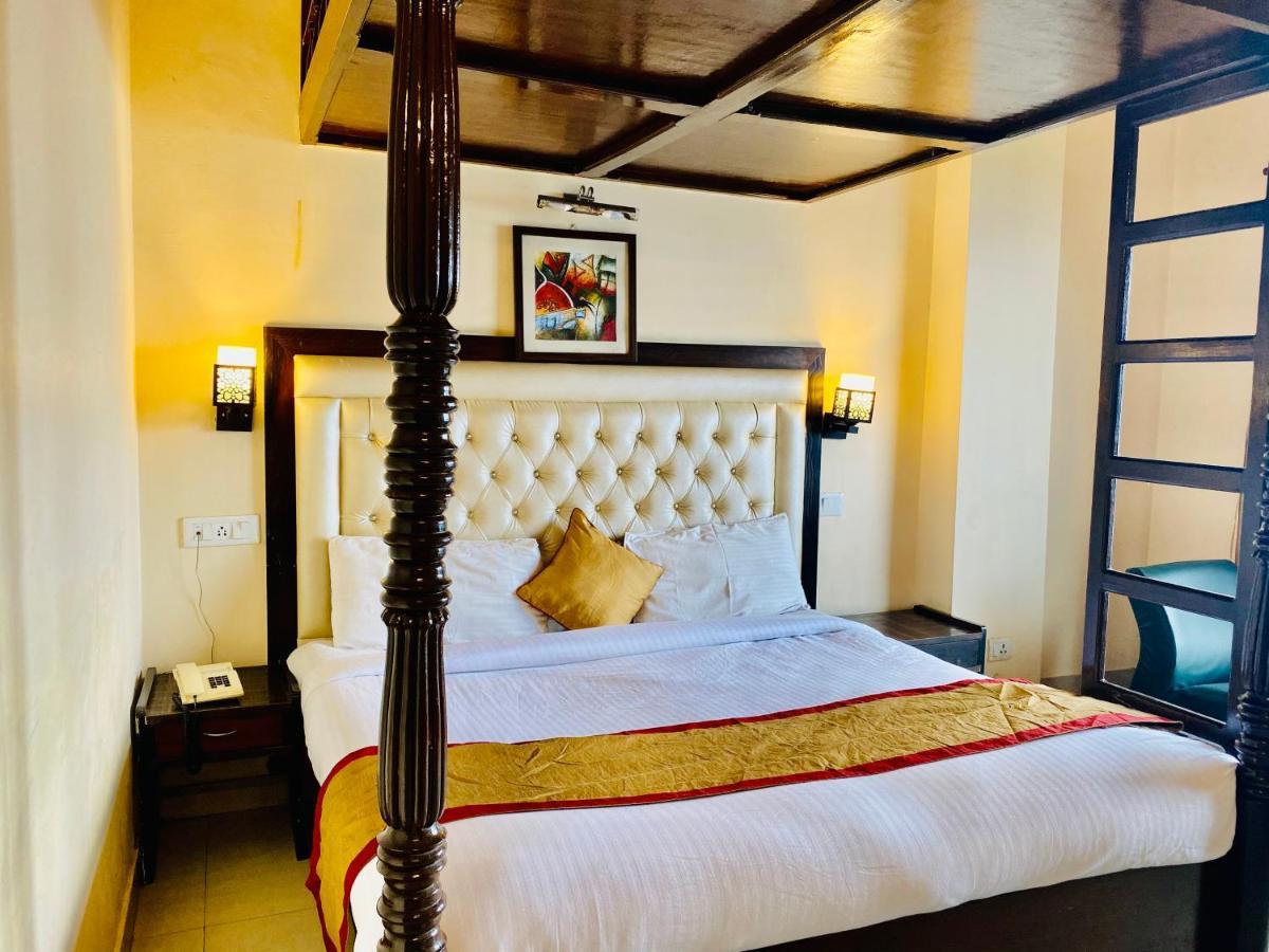 Hotel Aachman Regency Shimla Exteriör bild