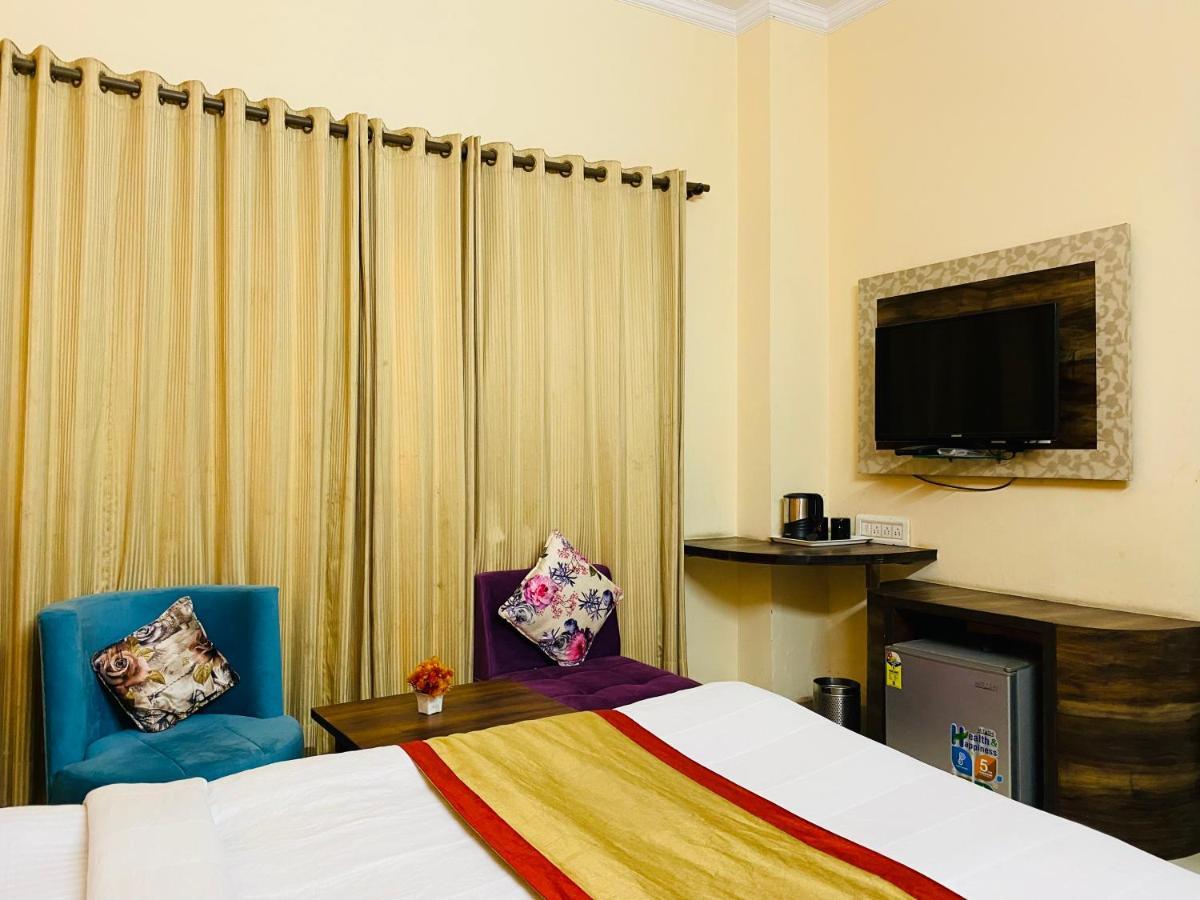Hotel Aachman Regency Shimla Exteriör bild