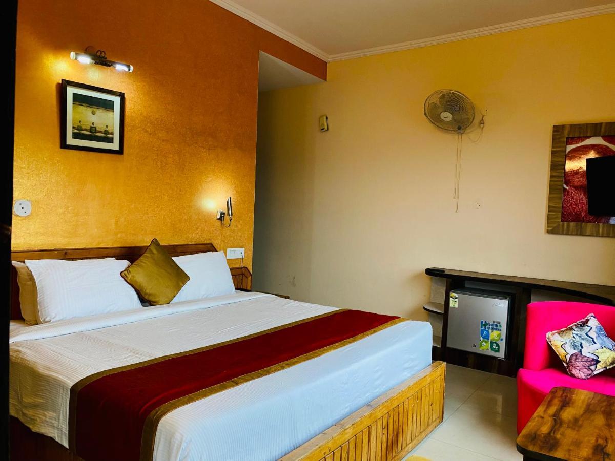 Hotel Aachman Regency Shimla Exteriör bild