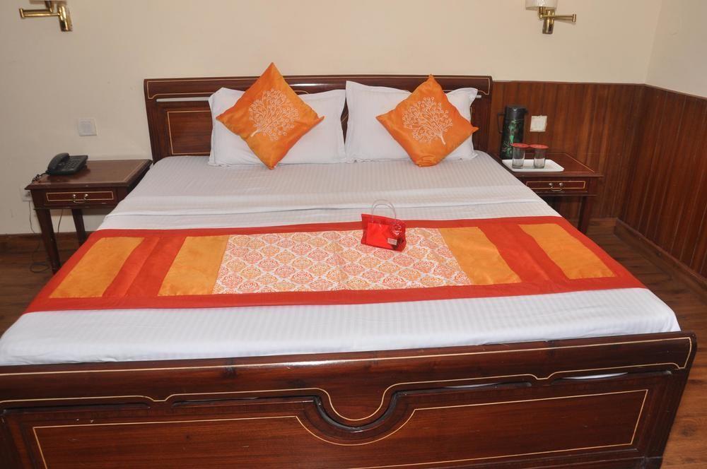 Hotel Aachman Regency Shimla Exteriör bild