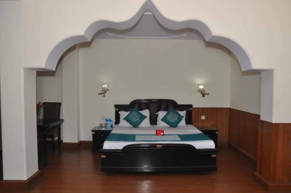 Hotel Aachman Regency Shimla Exteriör bild